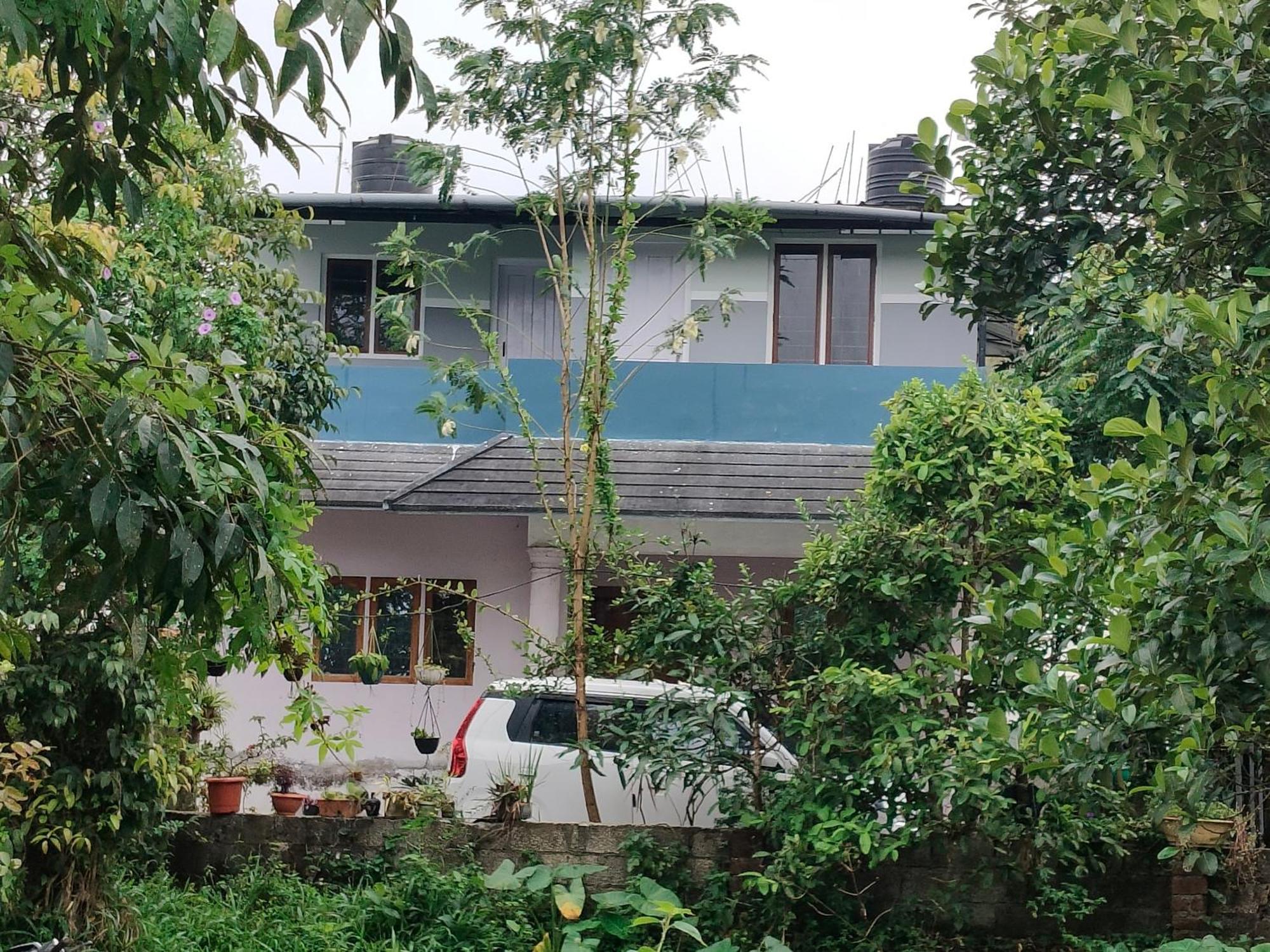 Blooms Homestay *